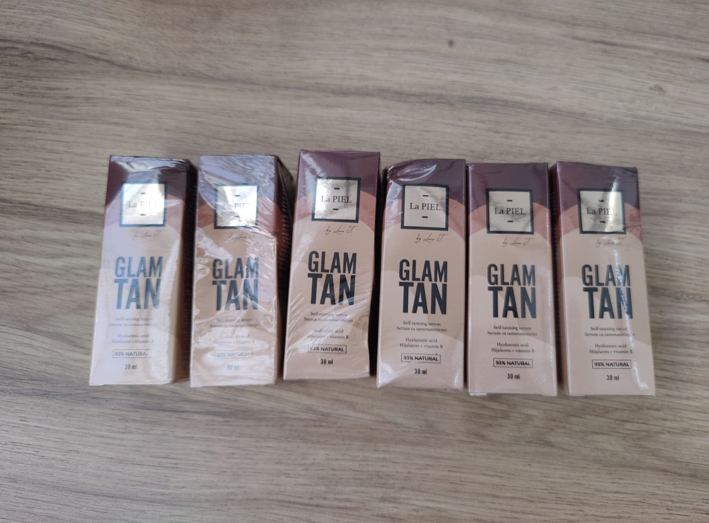 Hijaluronski serum za samotamnjenje lica OUTLET (oštećena ambalaža)